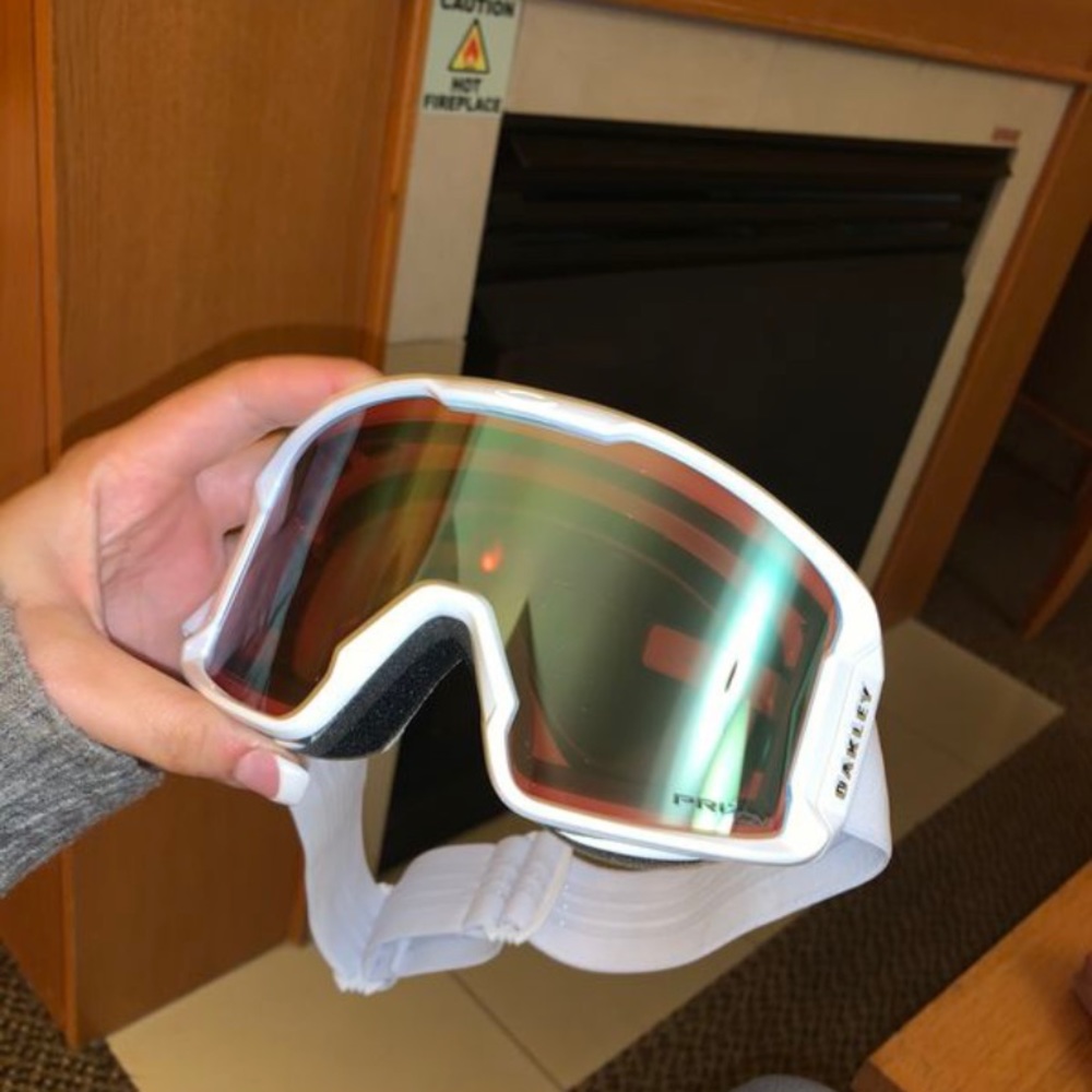Brand new Oakley snowboarding/skiing goggles